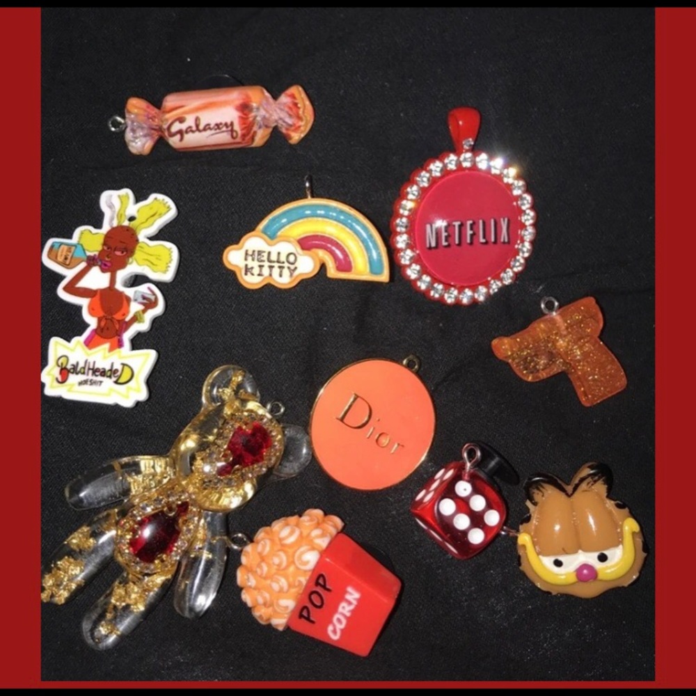 Netflix n chill Croc Charm Set!!